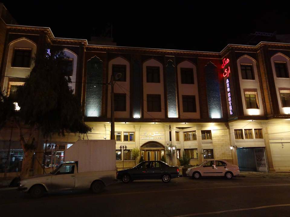 Wejście do hotelu Arg Hotel