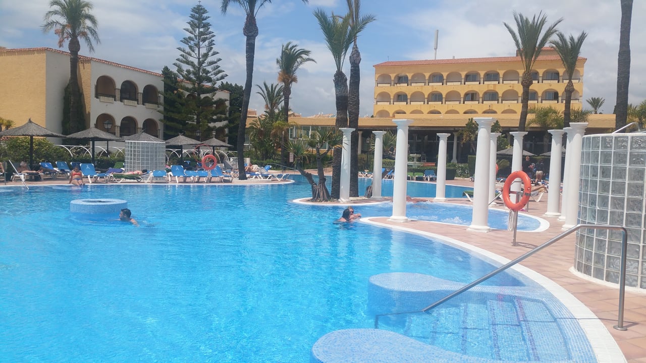 Grosser Pool zum schwimmen  Meliá Zahara Resort & Villas