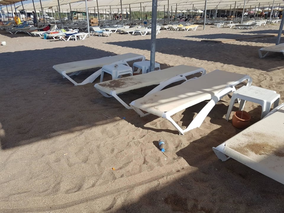 Plastik und Kippen wohin man geht Riolavitas Resort & Spa