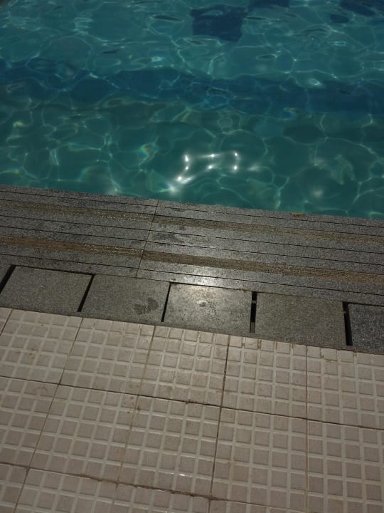 Defekte hebende Fliesen  Giftun Azur Resort