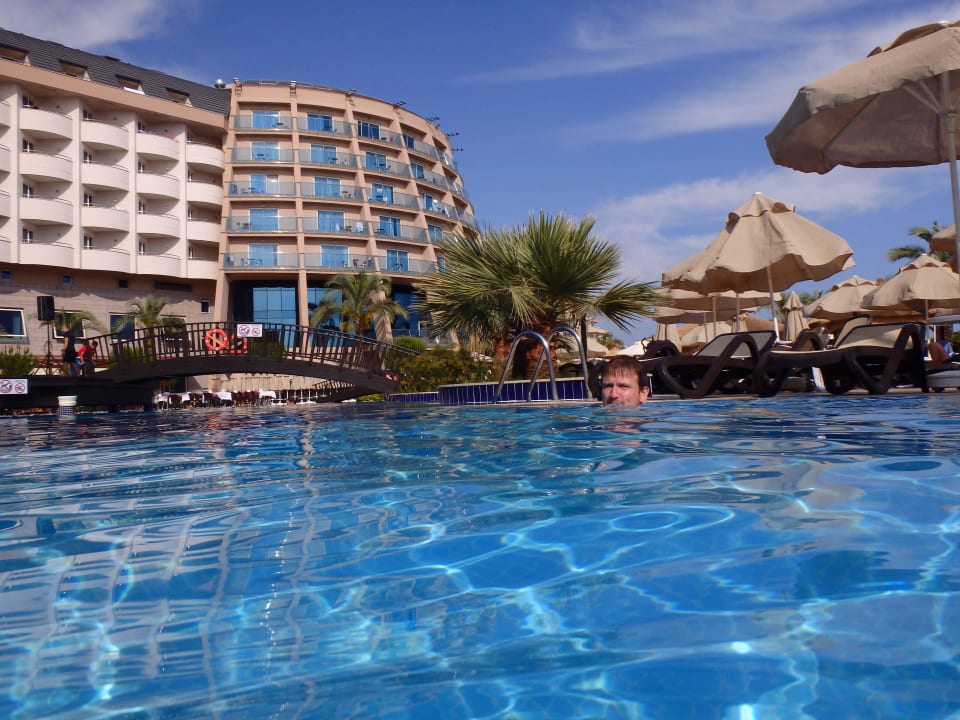Hotel und Pool Long Beach Alanya