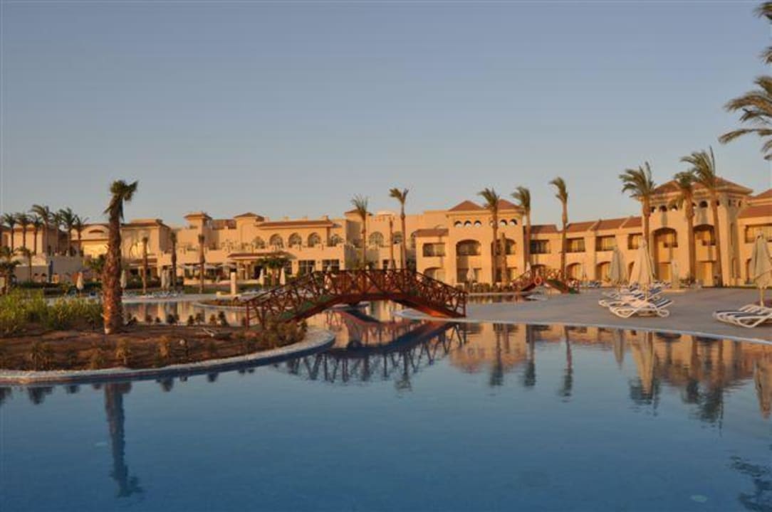 Haupthaus am Morgen Cleopatra Luxury Resort Makadi Bay