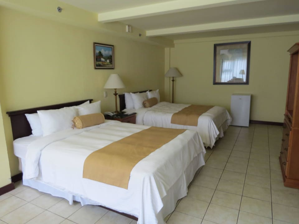 Geräumiges Zimmer, aber sehr hellhörig Wyndham San Jose Herradura Hotel & Convention Center