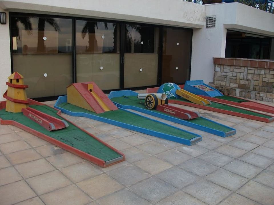 Gelagerte Minigolfbahnen Queen's Bay Hotel