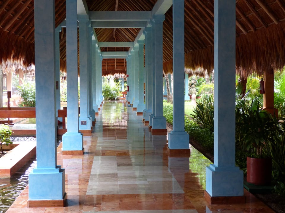 Weg durch das Hotel Iberostar Waves Tucan