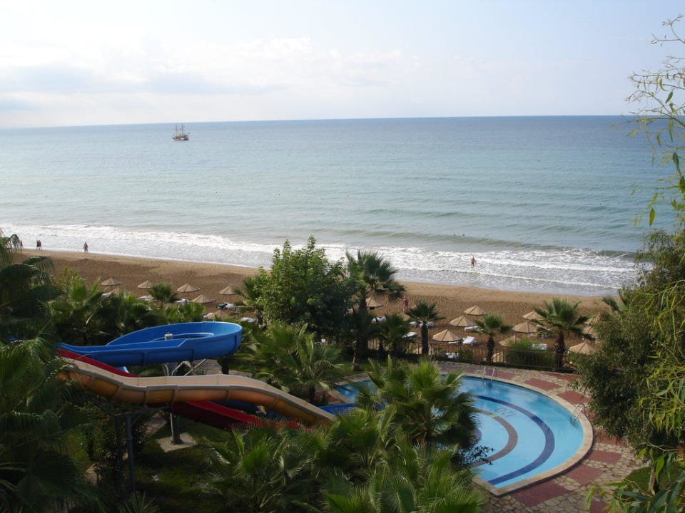 Vom Pool zu den Rutschen Hotel Defne Dream