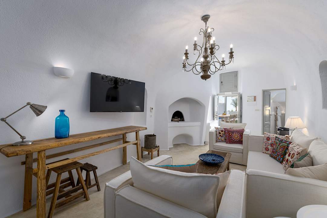 Zimmer Iconic Santorini, a boutique cave hotel
