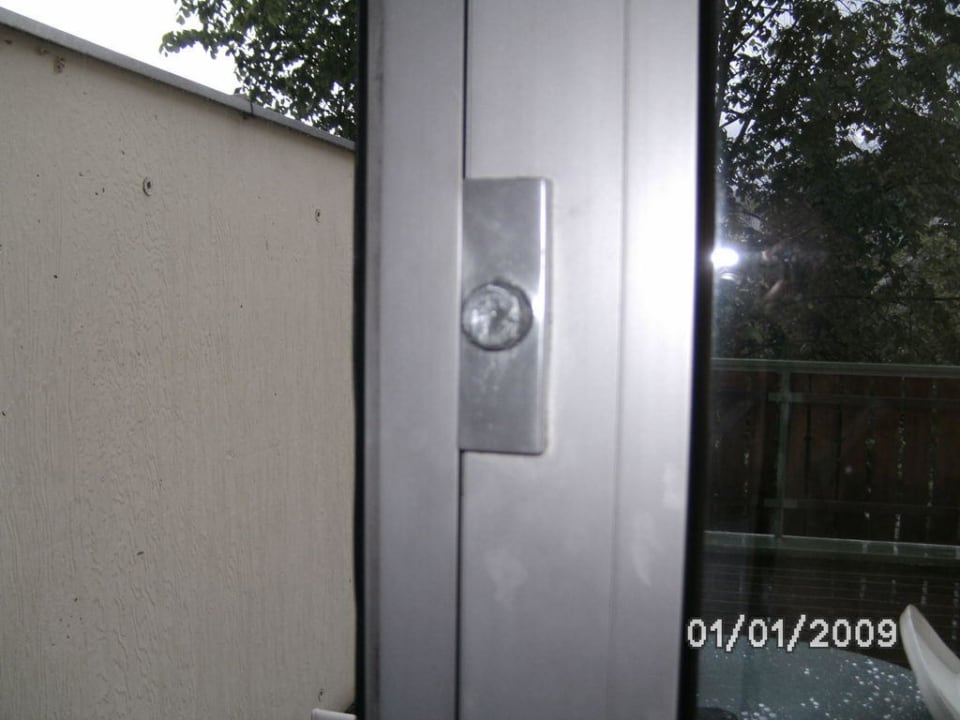 Das defekte und dreckige Fenster Hotel Königshof