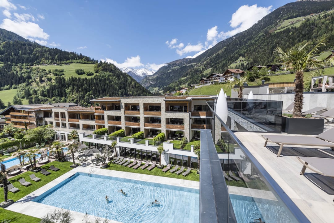 Außenansicht STROBLHOF Active Family SPA Resort