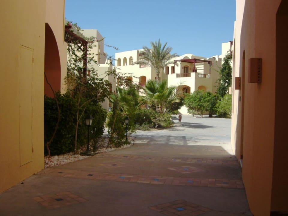 Weg in der Hotelanlage Steigenberger Coraya Beach - Adults only