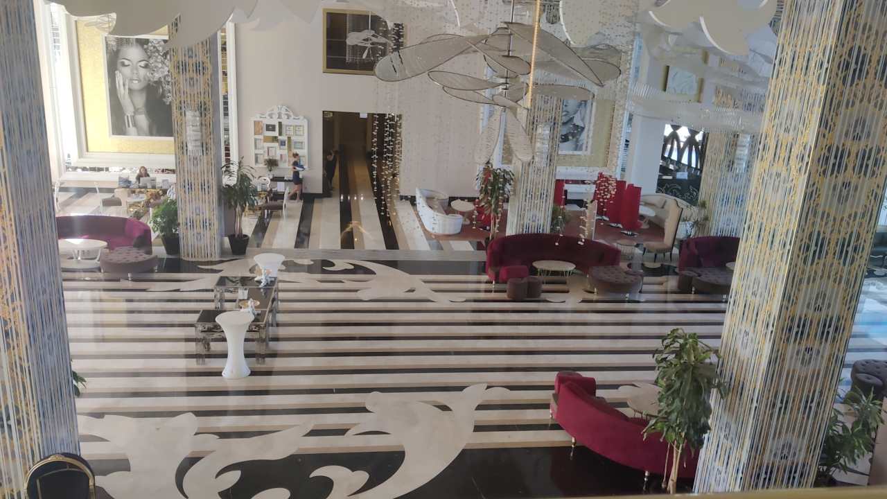 Lobby Azura Deluxe Resort & Spa Hotel