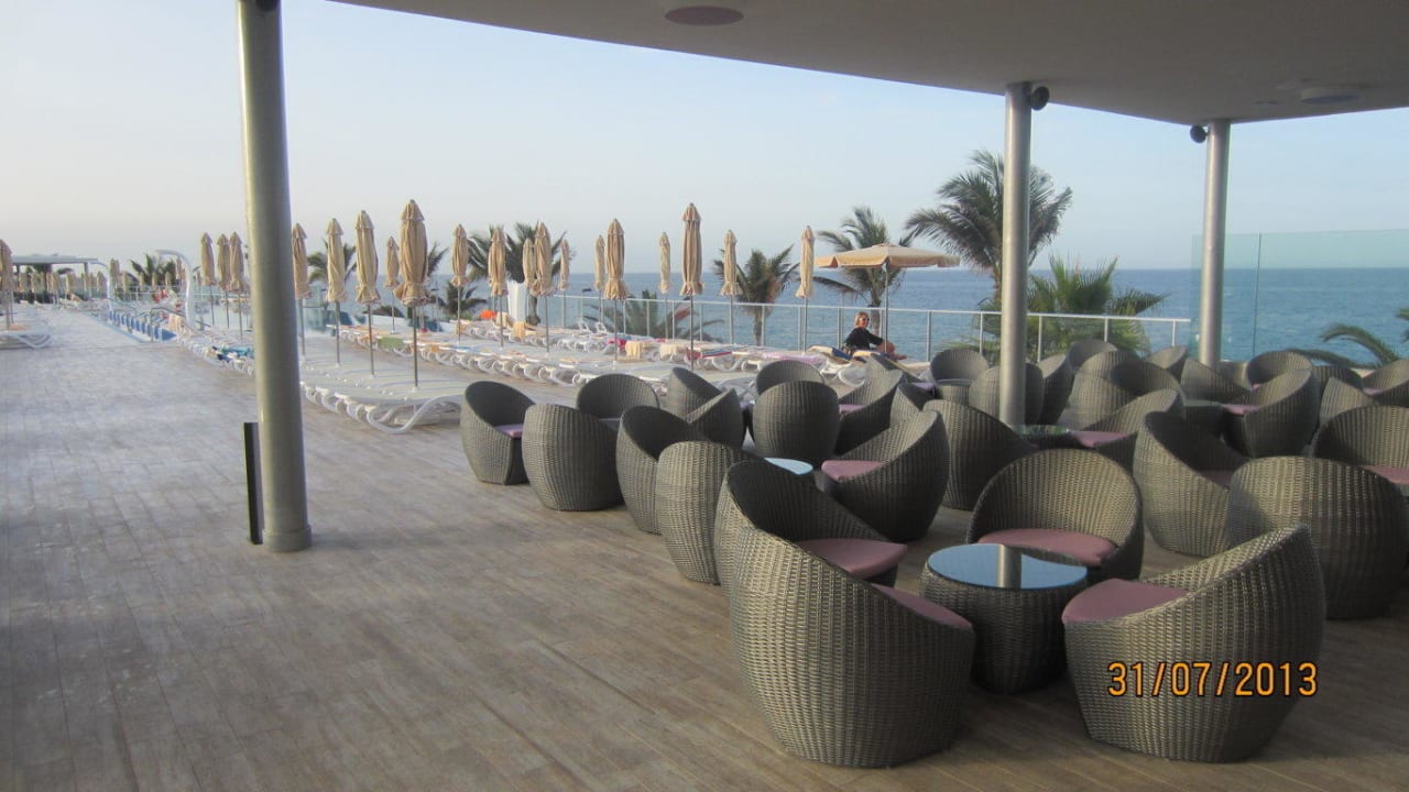 Ruhepool mit Purple Bar Hotel Riu Gran Canaria