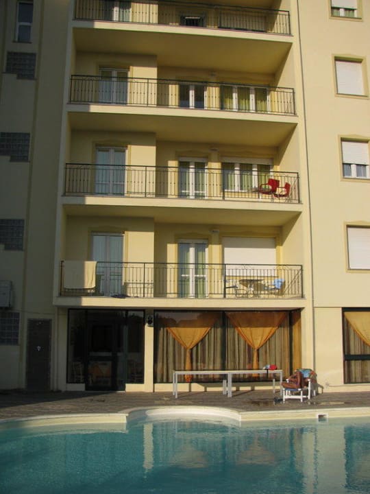 Blick vom Pool zu unserer Suite Hotel Le Tour