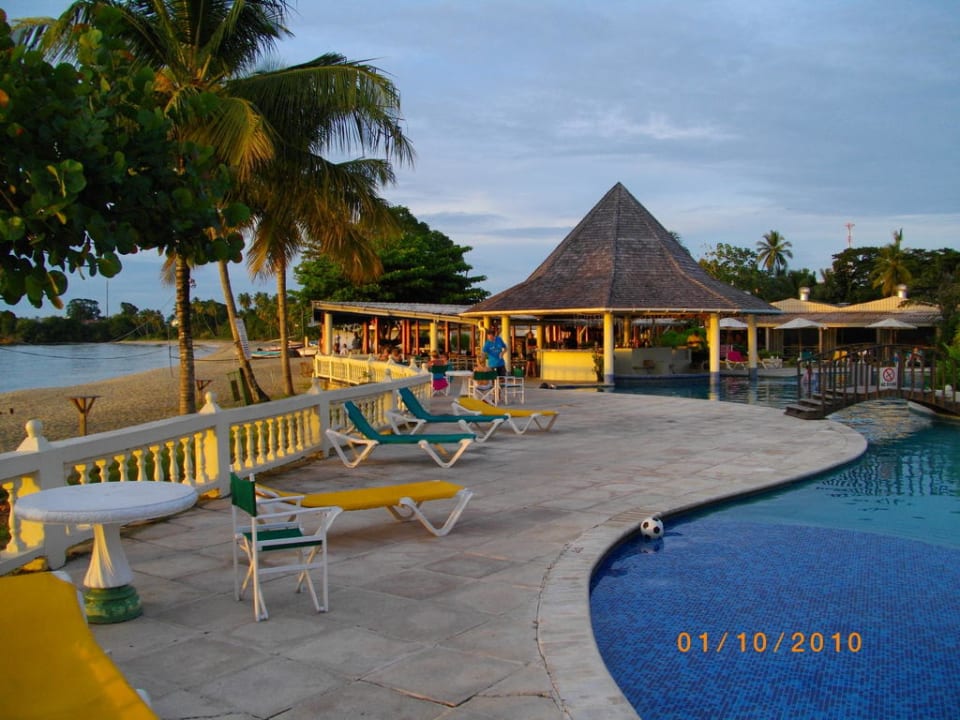Poolbar Starfish Tobago Resort