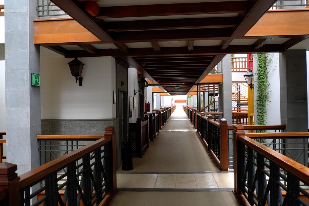 Etage mit Zugang zu den Zimmern Princesa Yaiza Suite Hotel Resort