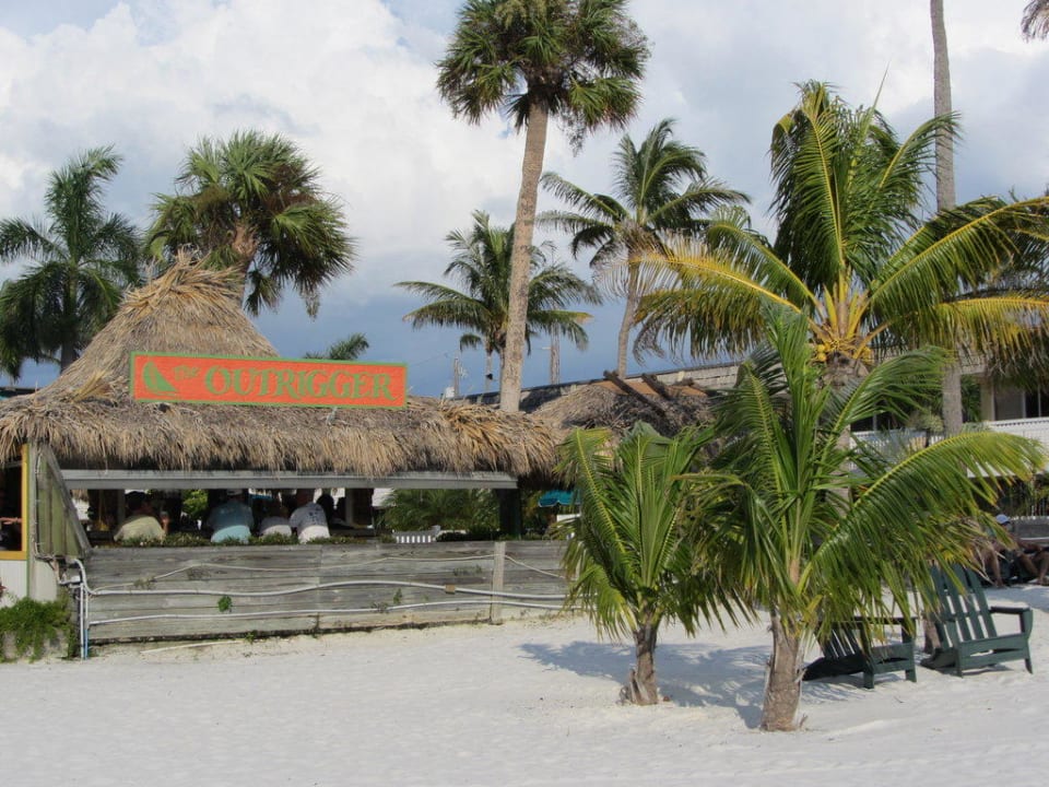 Poolbar Hotel Outrigger Beach Resort