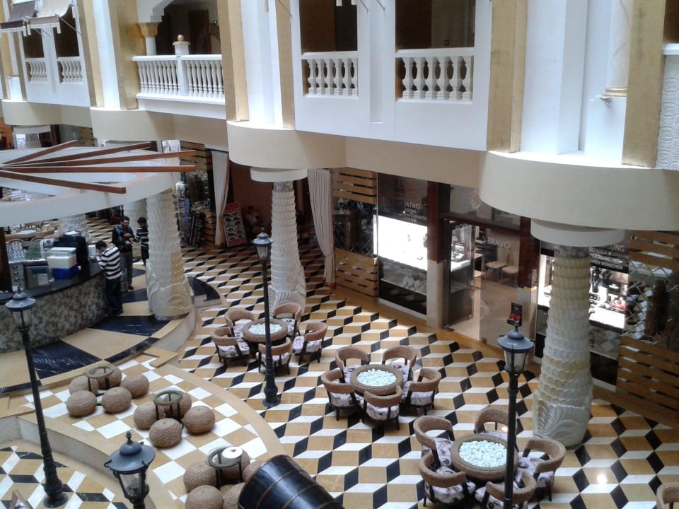 Blick zur Atriumbar Granada Luxury Okurcalar