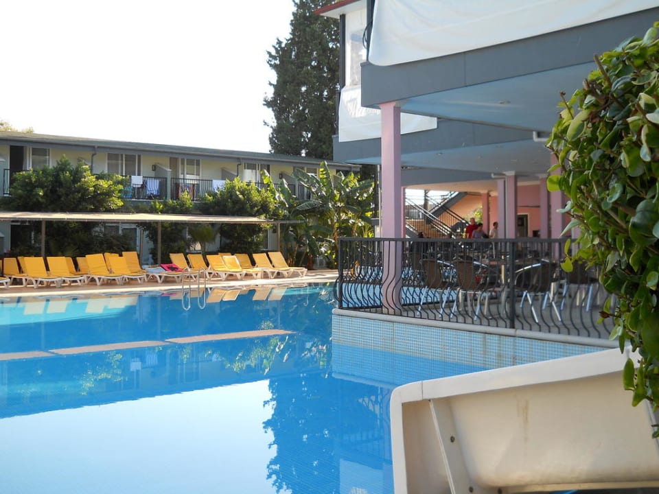 Rund um de Pool Sun Club Hotel