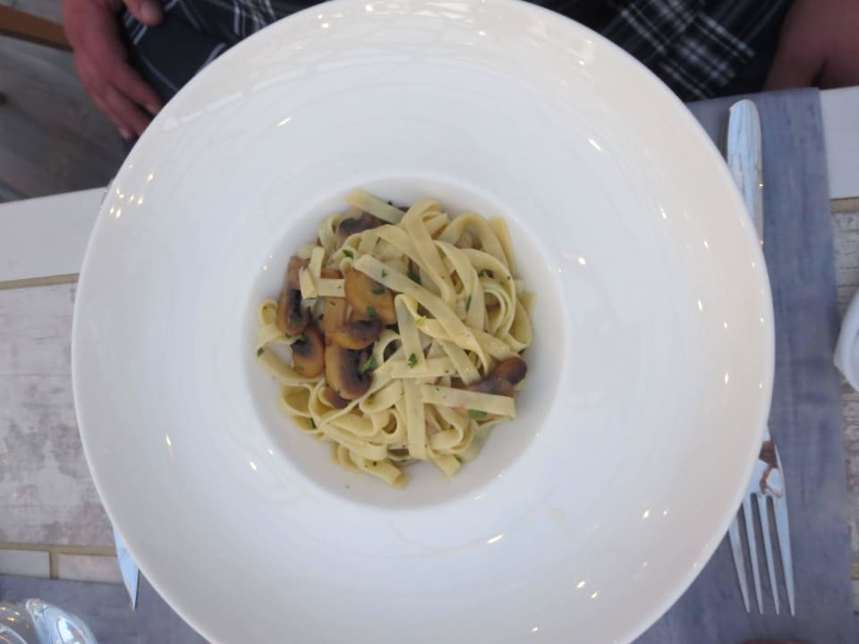 Essen im a-la- Carte Restaurant Alea Hotel & Suites