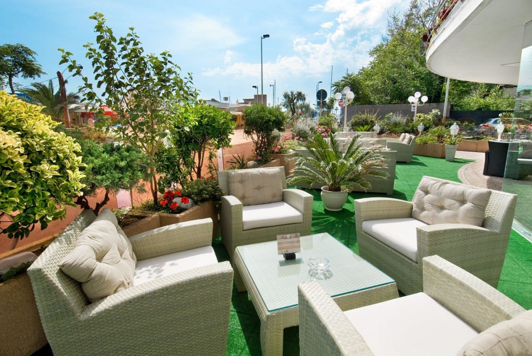 Divani sul lungomare Hotel Des Nations