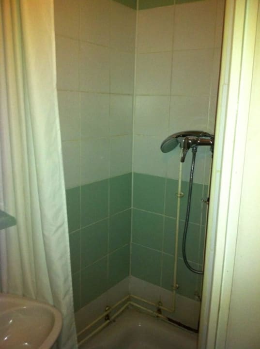 Das schreckliche Badezimmer Hotel de Bellevue Paris Gare du Nord