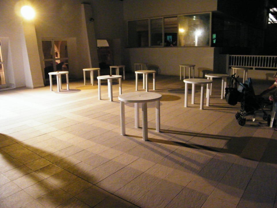 Nach dem Essen, Stuhl mitnehmen! Hotel El Mouradi Djerba Menzel