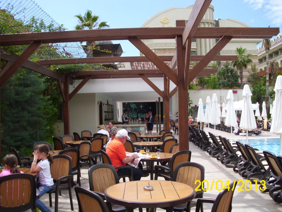 Poolbar Port Side Resort Hotel