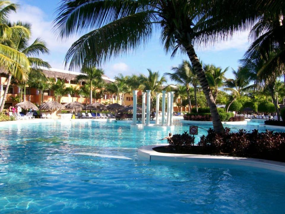 Ein riesiger Pool Iberostar Waves Costa Dorada
