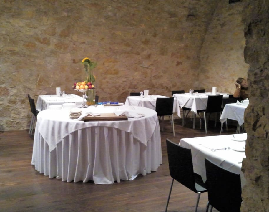 Frühstücksbuffet im Gewölbekeller Hotel Basel - Da wohnen, wo Basel lebt!