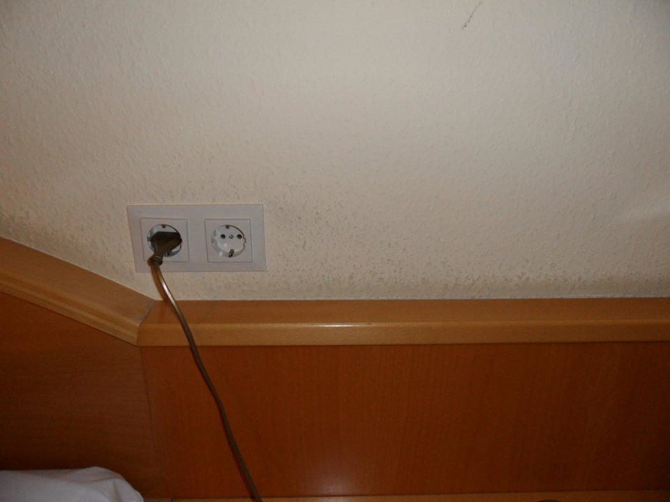 Schmutziger streifen übern Bett Tryp by Wyndham Bremen Airport