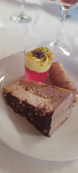 Gastro Bella Beach Hotel