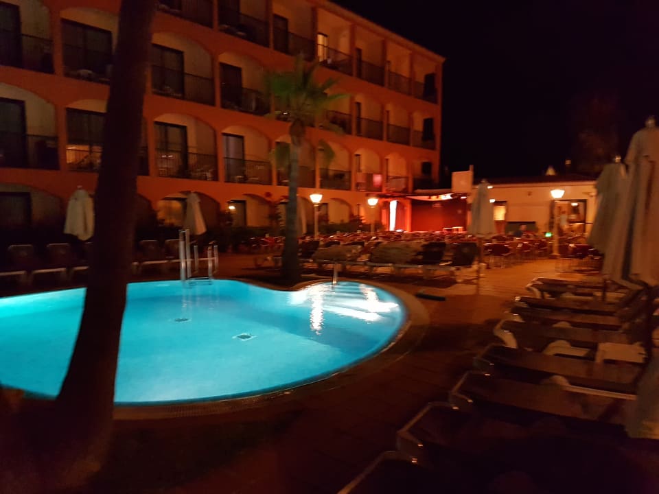 Pool Valentin Reina Paguera