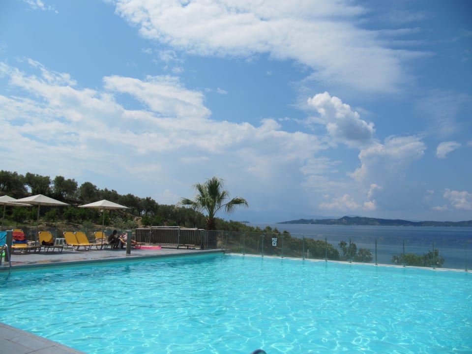 Pool Akrathos Beach Hotel