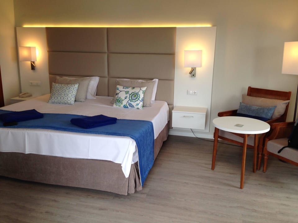 Zimmer DZ mit seitlichem Meerblick PortoBay Blue Ocean