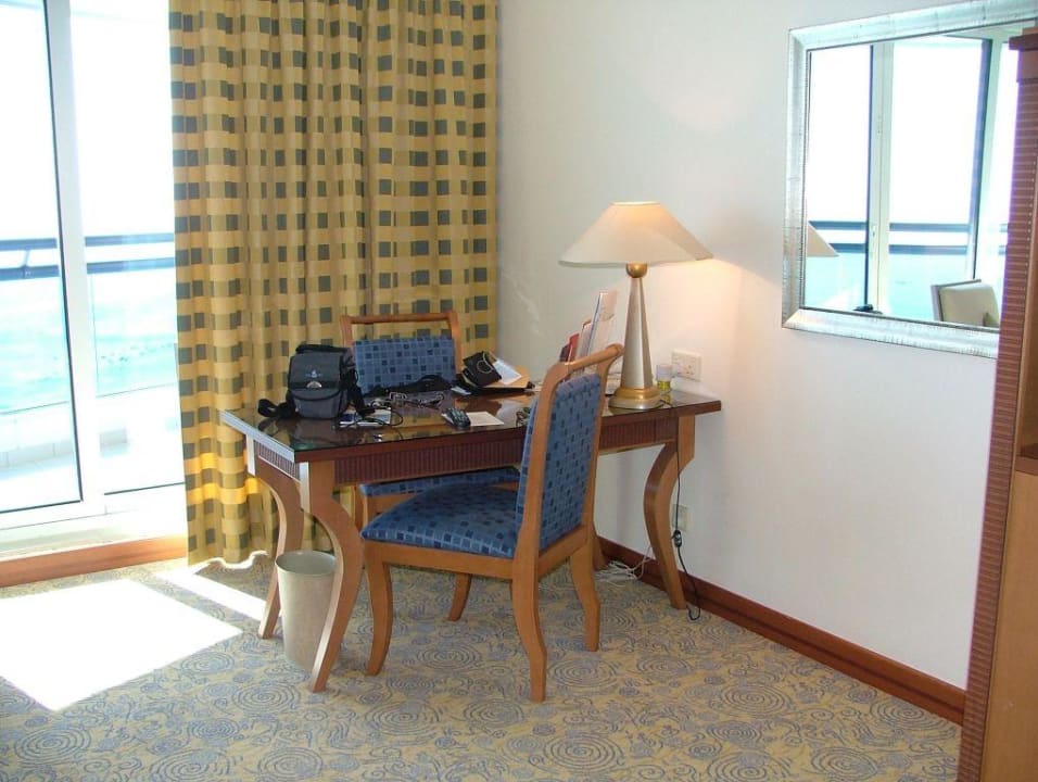 Ausstattung Superior-Room Hotel Le Meridien Al Aqah Beach Resort