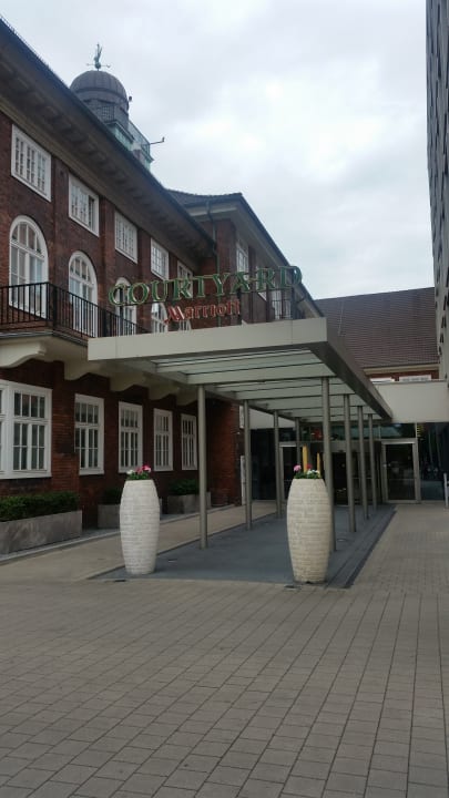 Eingang Courtyard by Marriott Bremen