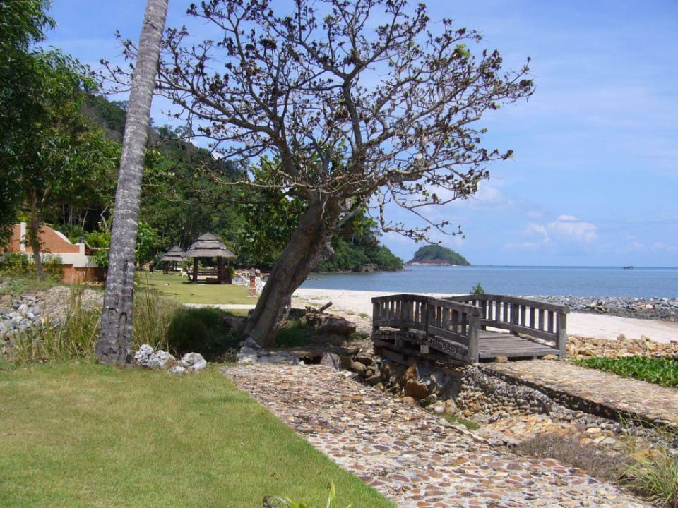 Aussicht aus unserer Villa auf Garten und Strand Hotel Aiyapura Resort & Spa