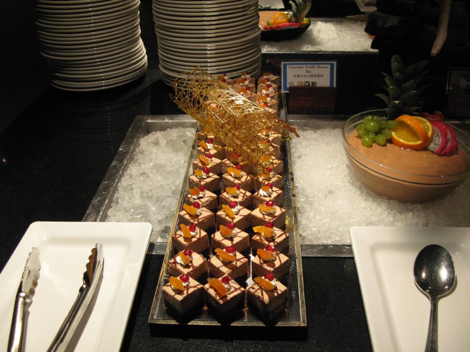 Büffet Vilamendhoo Island Resort & Spa