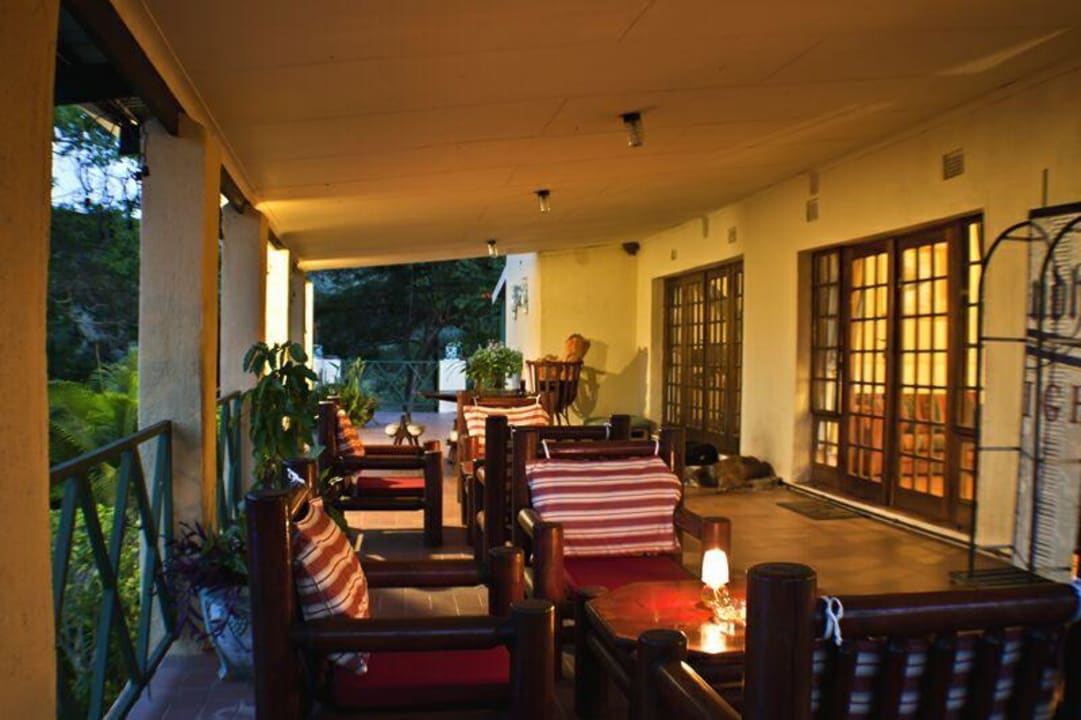 Überdachte Veranda mit Sitzgelegenheiten Gästehaus Kopatsch