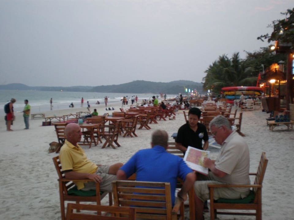 Buddys Bar und Grill Tische am Beach Sai Kaew Beach Resort