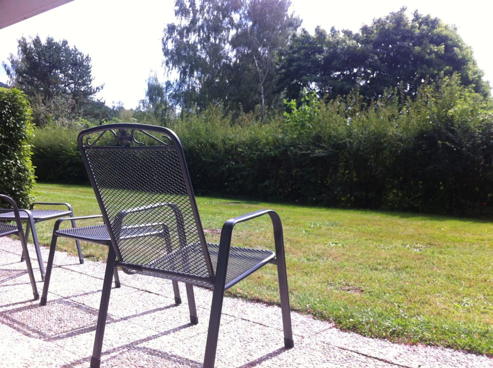 Die Terrasse, ein richtiger Tisch wäre auch gut! Hotel Sonnenhof