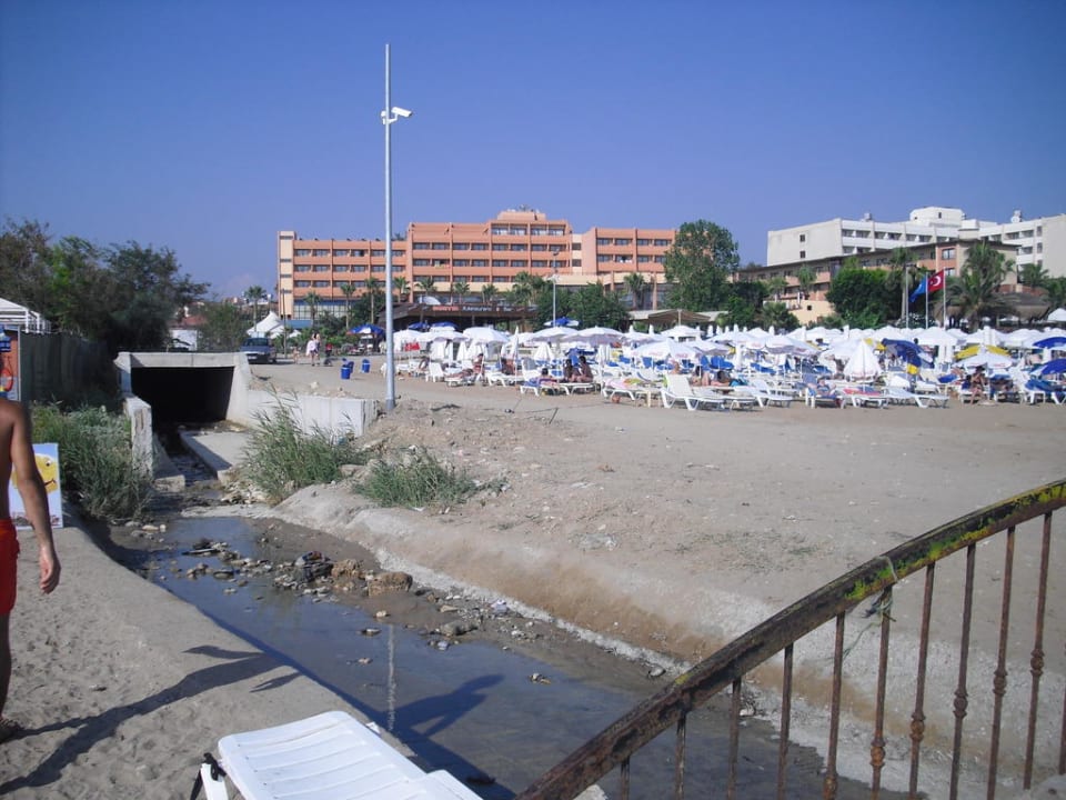 Kläranlage die ins Meer führt Seaden Corolla Hotel