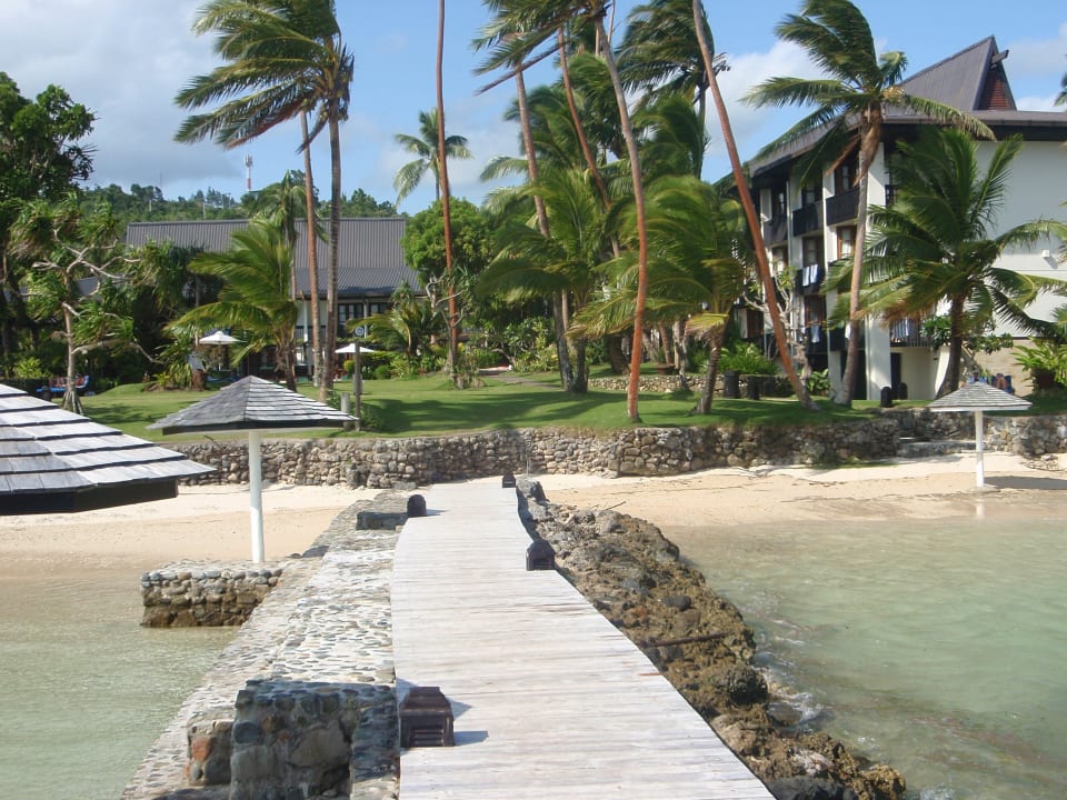 Gebäude mit Zimmern mit Strand Warwick Fiji Hotel