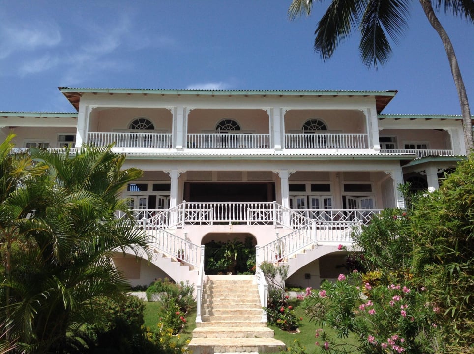 Das Hotel vom Gärten aus Villa Serena