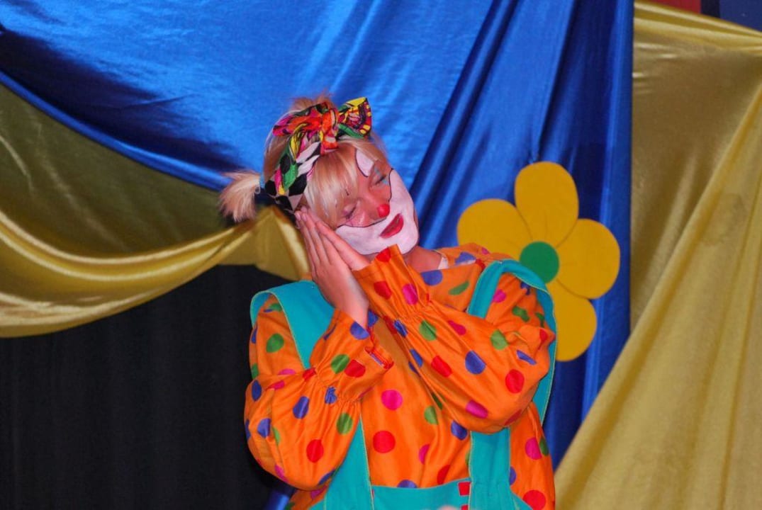 Clown Andrea Chatur Playa Real Resort