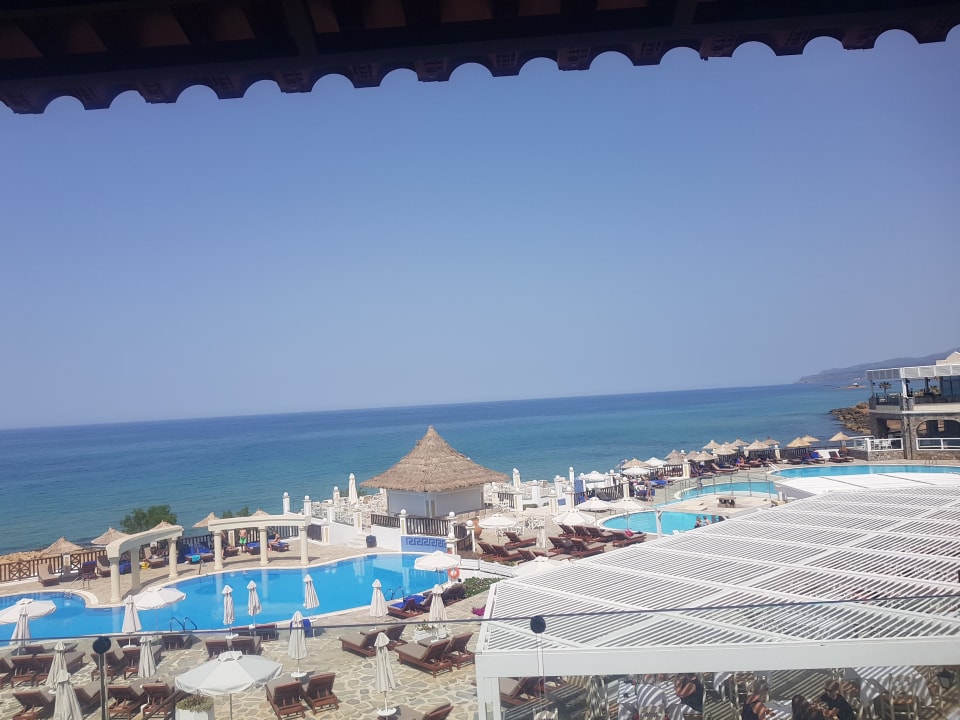 Zimmer Alexander Beach Hotel & Village Resort