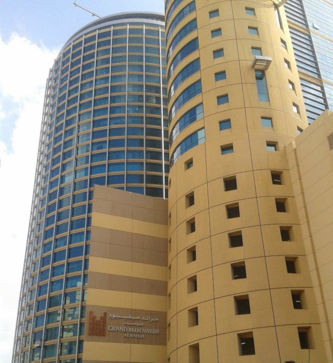 Außenansicht Grand Millennium Al Wahda Grand Millennium Al Wahda Abu Dhabi