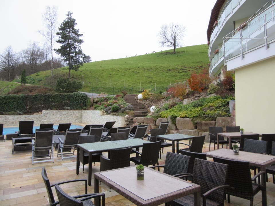 Bistro im Außenbereich Naturparkhotel Adler