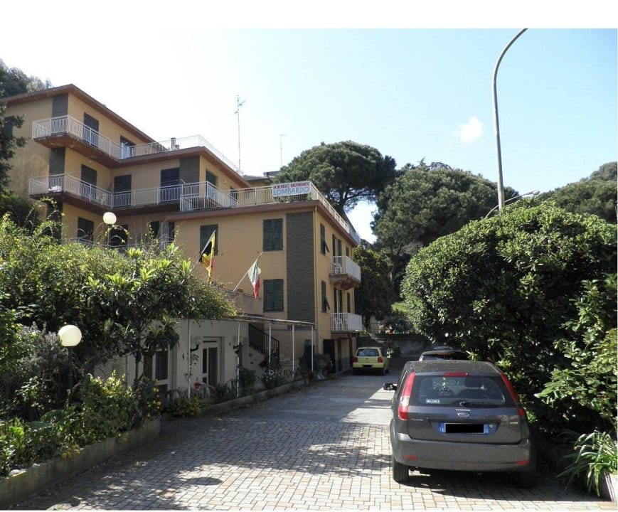 Entrata e parcheggio hotel Hotel Lombardo