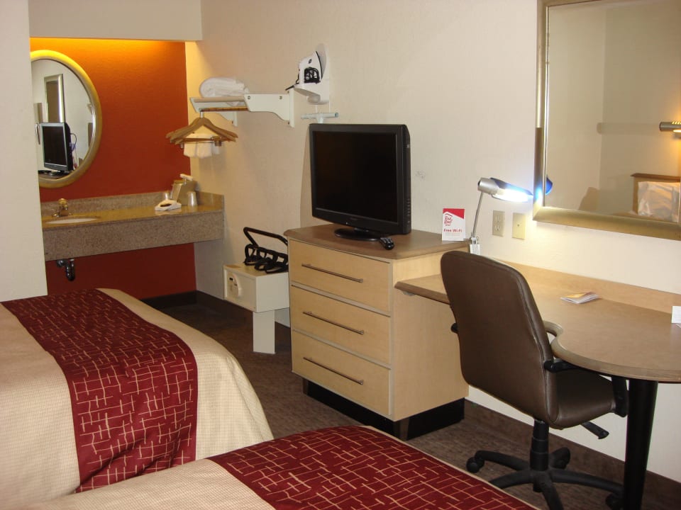 Good size room Midpointe Hotel by Rosen Hotels & Resorts